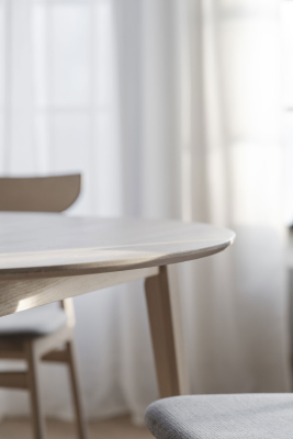 Filippa matbord runt 120 cm vitpigmenterad ek, inkl 1 iläggsskiva#7