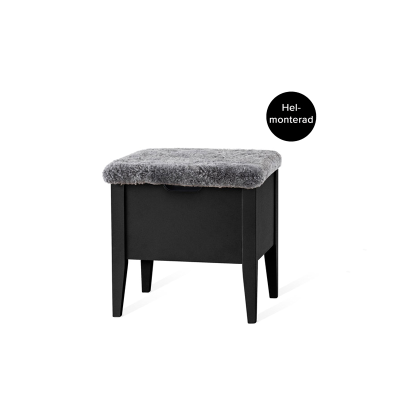 Klinte bänk 45 cm svartlack med äkta fårskinn